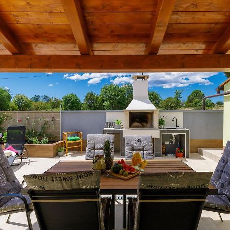 Holiday Home Laura By Interhome Pula Buitenkant foto